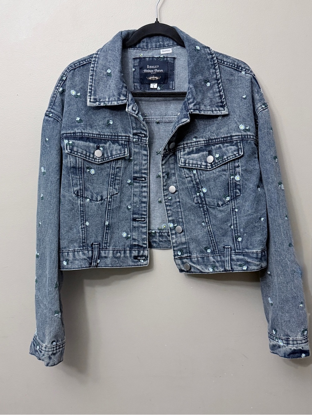 Ashley Vintage Charm Floral Embroidered Acid Wash Denim Jacket Large